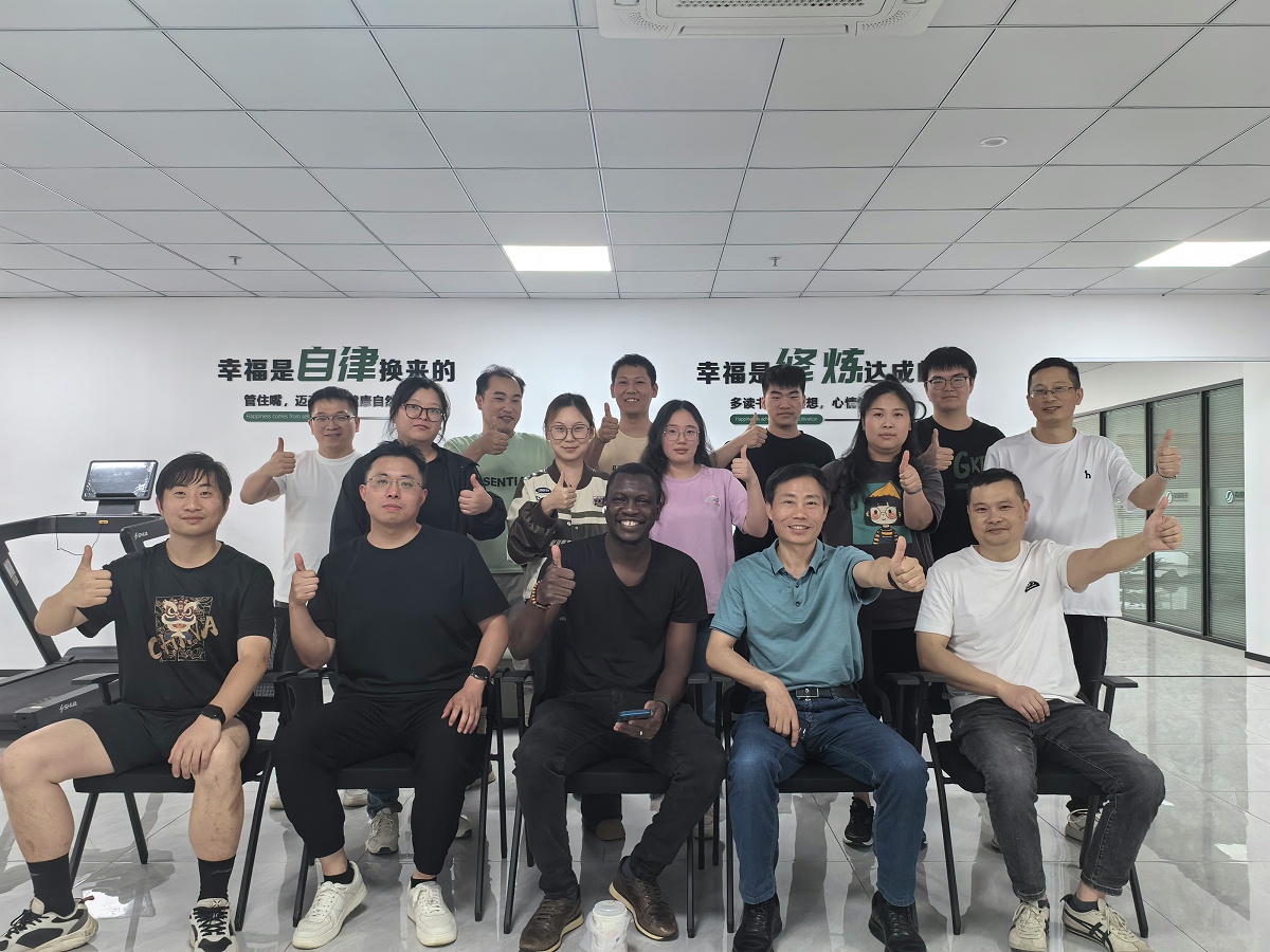 外国友商来访江苏 电子有限公司